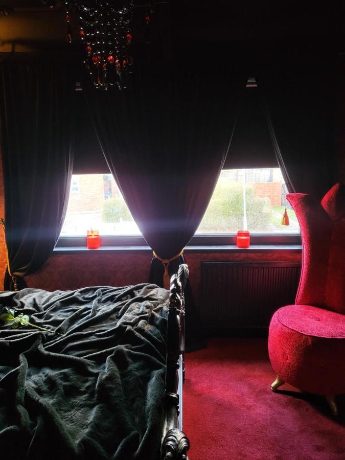 Wednesday'S Family Rooms Йорк Екстер'єр фото